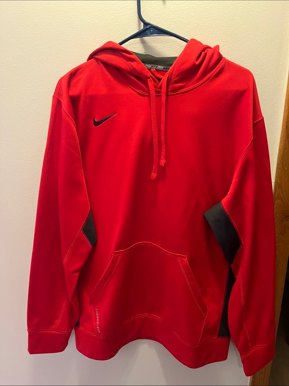 Nike Red Men's Thermal-Fit  Hoodie with Black Accents